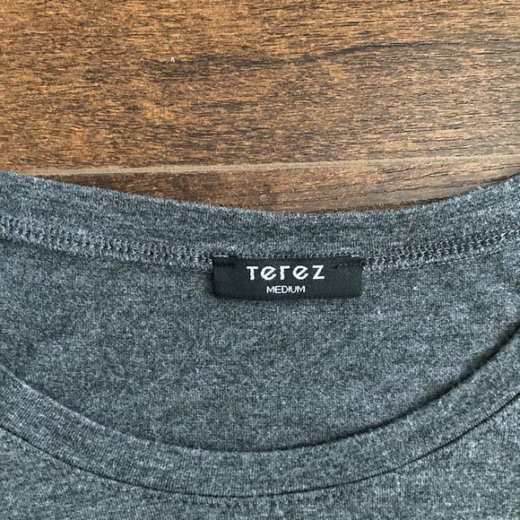 Terez - Scoop Neck Twist Hem Tshirt - Grey - Medium - Used - Picture 2 of 6